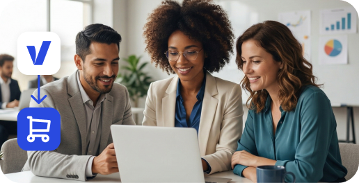 Equipe colaborando em frente a um notebook